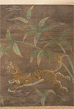 虎の刺繍（右）